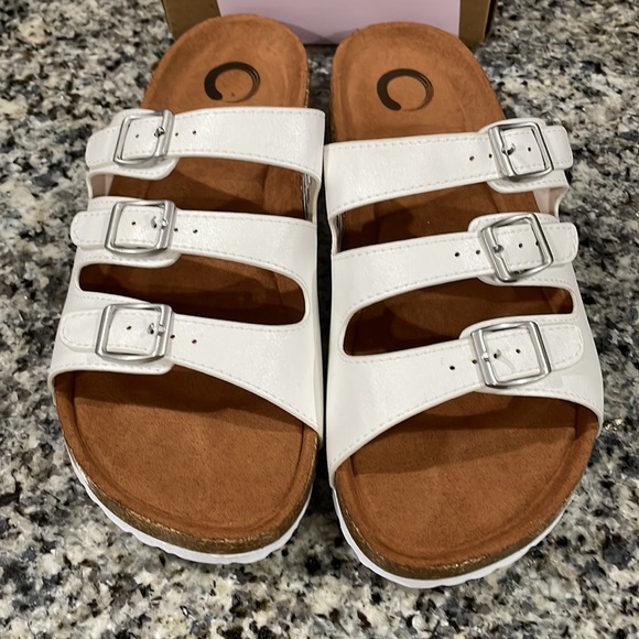 Journee Collection Desta Sandals - Picture 2 of 8